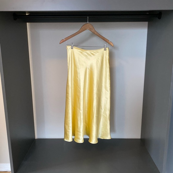 Zara silky yellow midi skirt - Picture 1 of 3